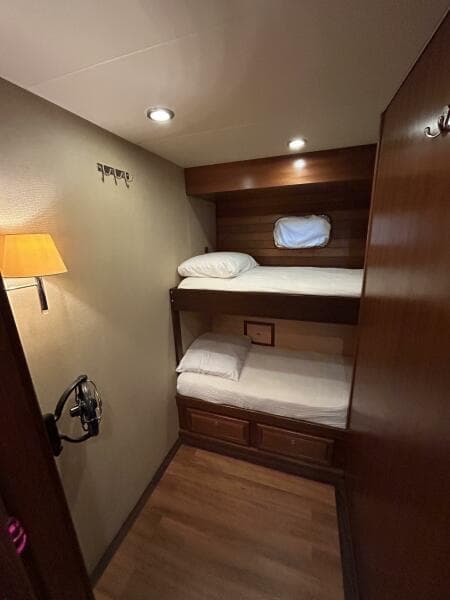 45' Northwest guest stateroom