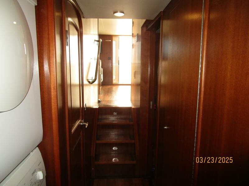 45' Northwest guest companionway aft