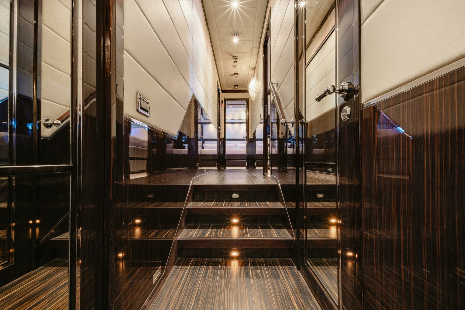 2007 Overmarine Mangusta 130