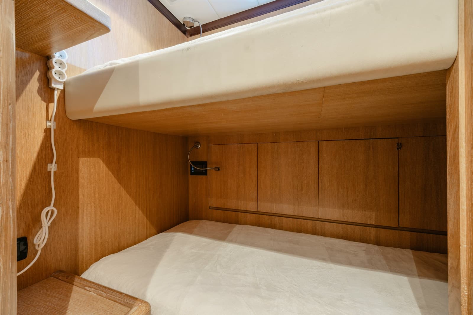 2007 Overmarine Mangusta 130