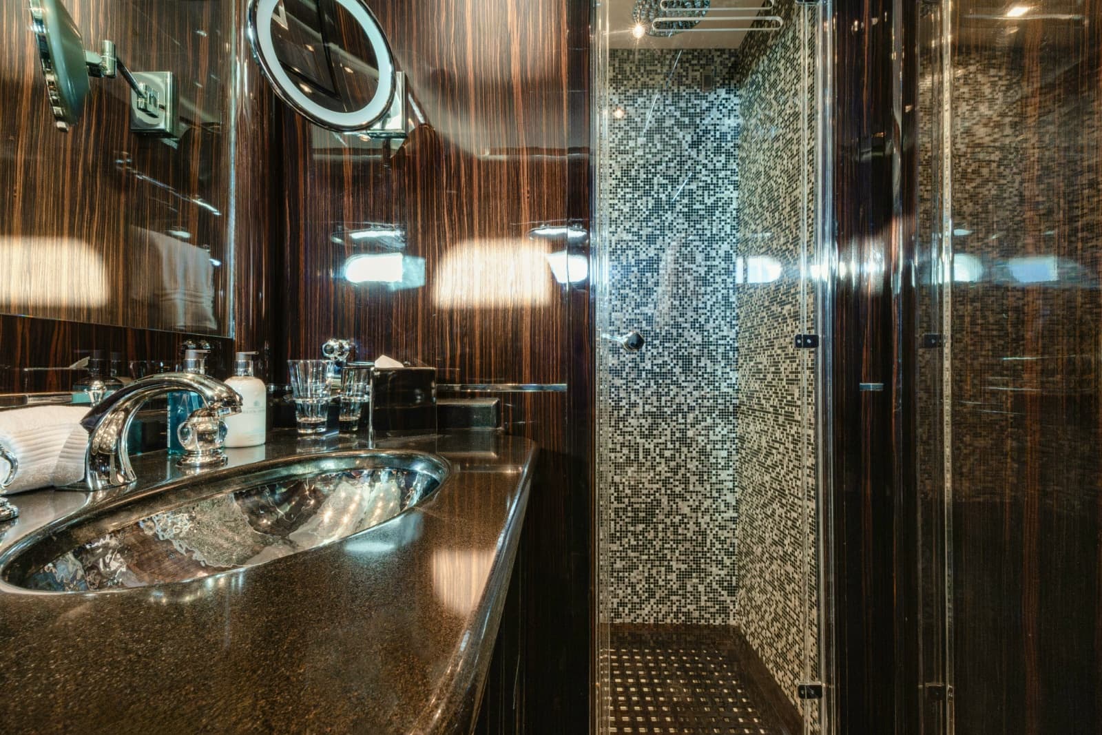 2007 Overmarine Mangusta 130