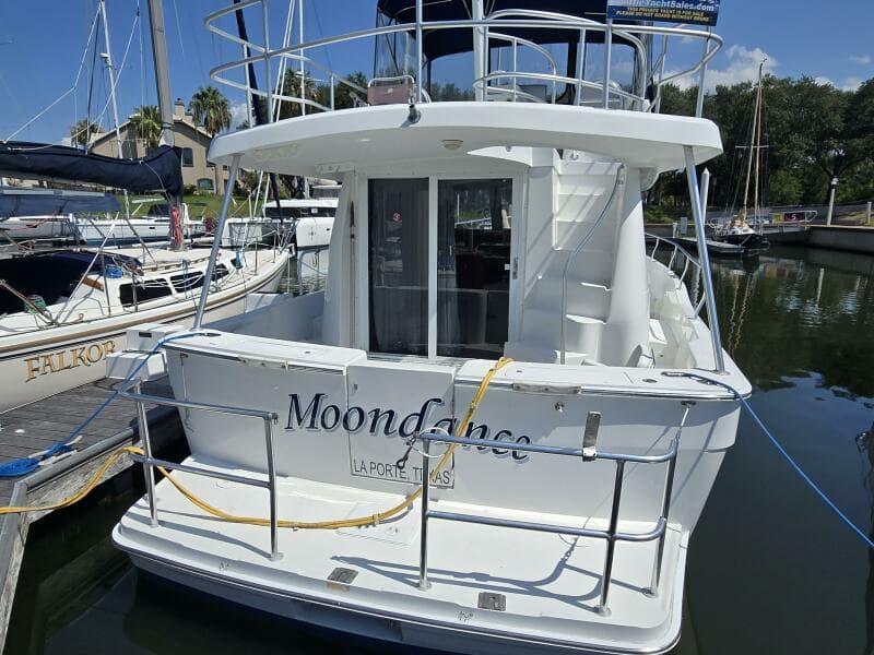 2001 Mainship 390