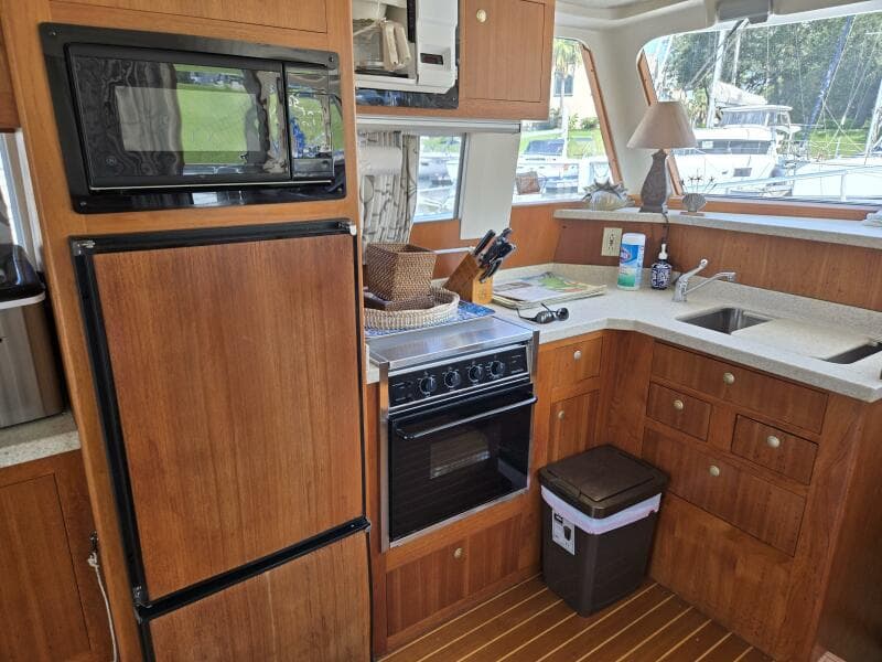 2001 Mainship 390