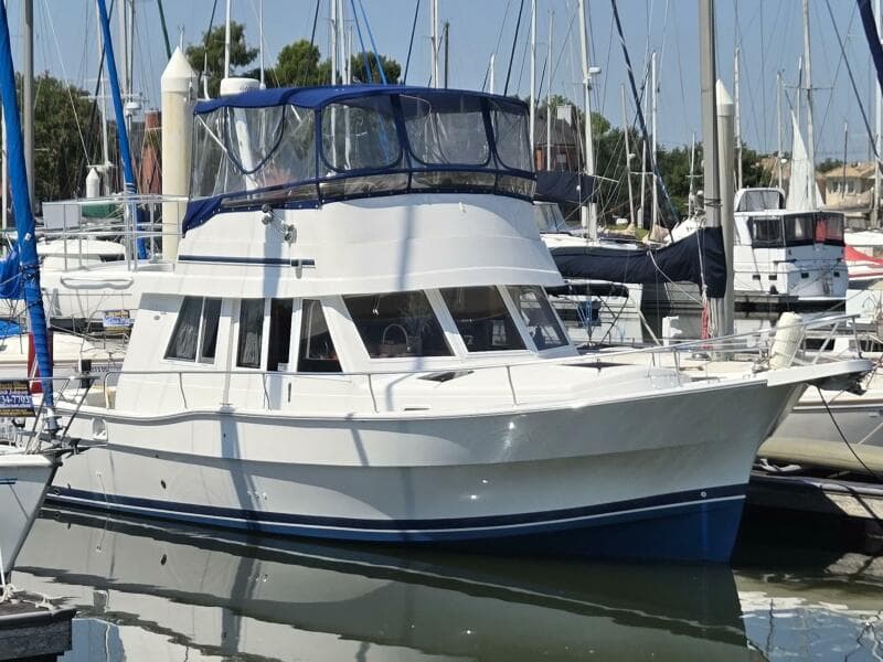 2001 Mainship 390