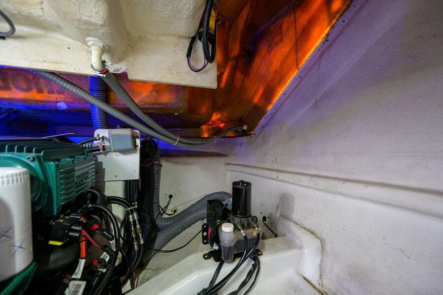 Beneteau 38 GT - Engine Room