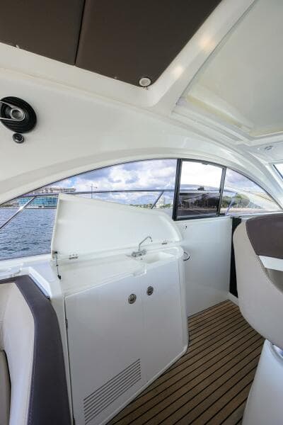 Beneteau 38 GT - Helm Deck 