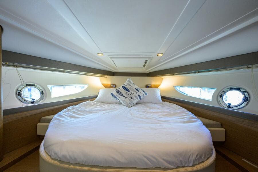 Beneteau 38 GT - Cabin, Berth