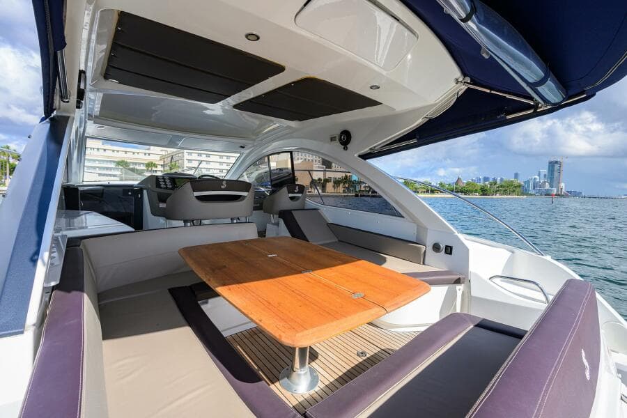 Beneteau 38 GT - Helm Deck Seating