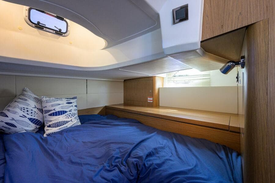 Beneteau 38 GT - Cabin