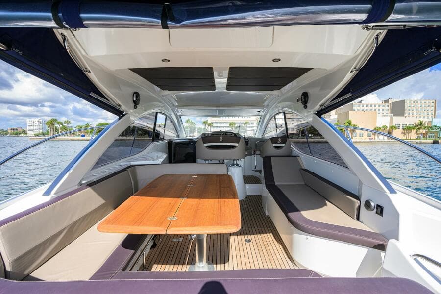 Beneteau 38 GT - Helm Deck Seating