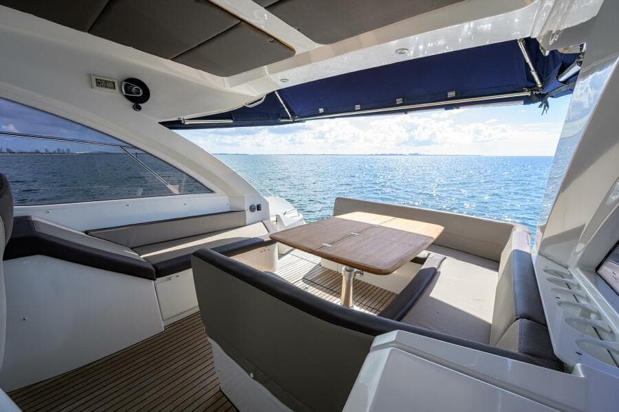 Beneteau 38 GT - Helm Deck Seating