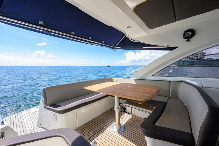 Beneteau 38 GT - Helm Deck Seating