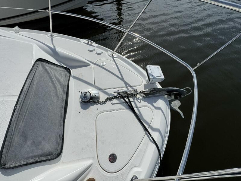 52 2004 Sea Ray 390 Windlass