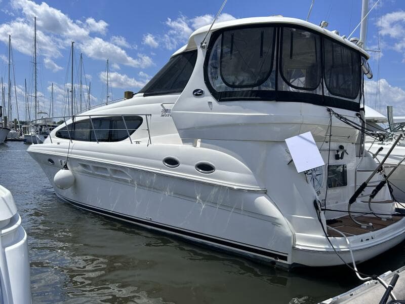 2 2004 Sea Ray 390 Exterior Port Side