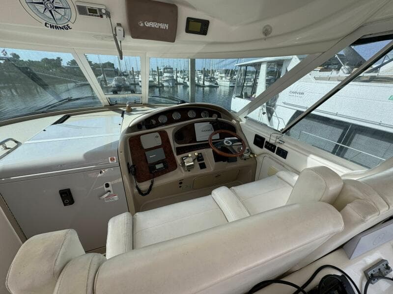 6 2004 Sea Ray 390 Helm