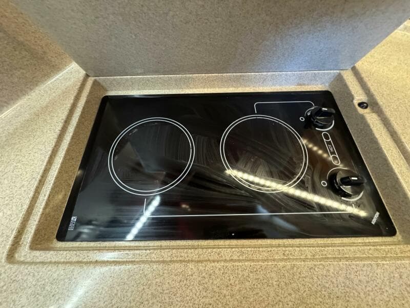 20 2004 Sea Ray 390 Galley Cooktop