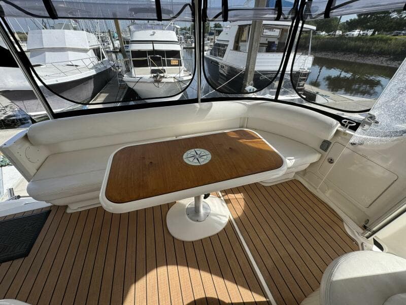 11 2004 Sea Ray 390 Aft Deck Dining