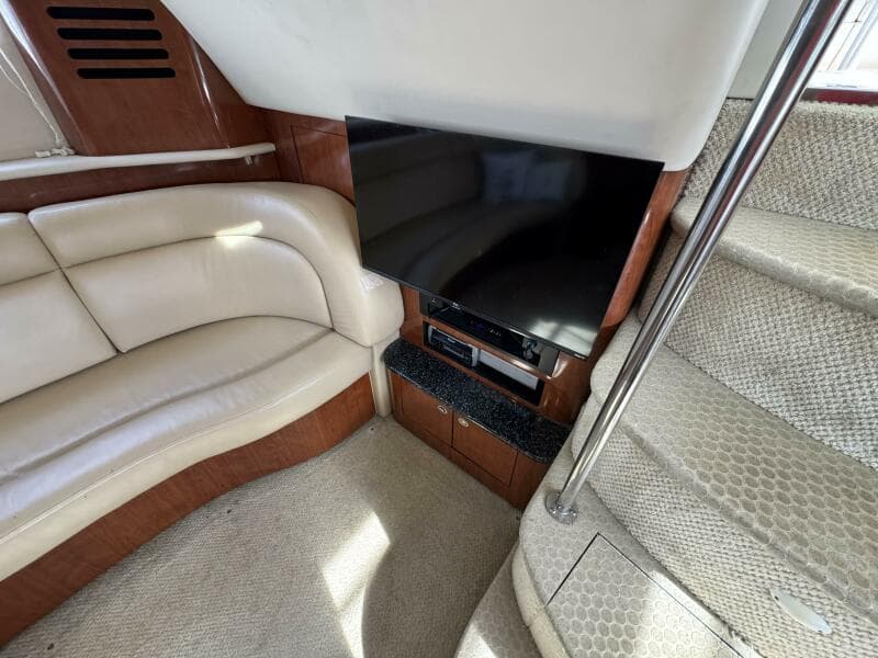 14 2004 Sea Ray 390 Salon Entertainment
