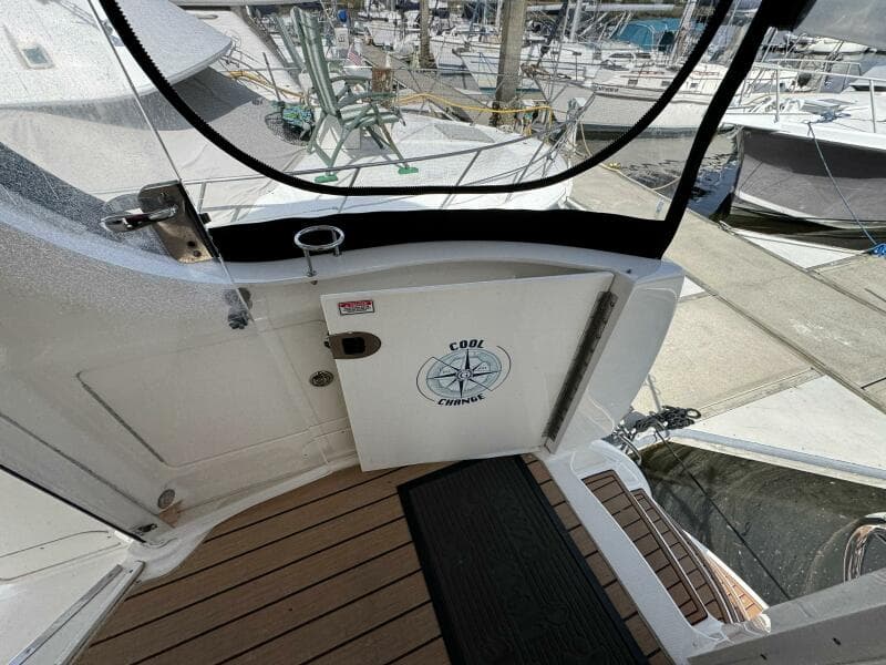 7 2004 Sea Ray 390 Aft Deck Entrance