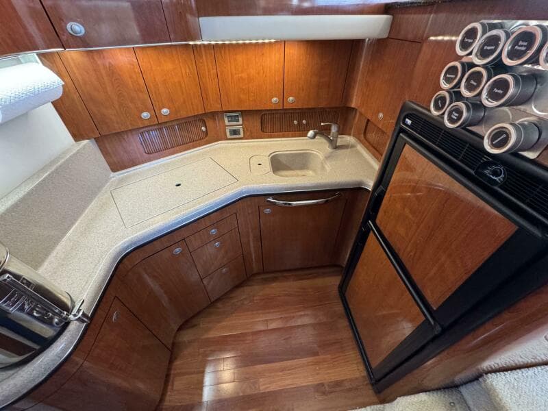 19 2004 Sea Ray 390 Galley