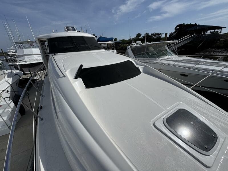 55 2004 Sea Ray 390 Bow Starboard Side