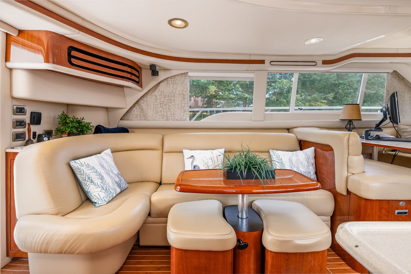 2004 Sea Ray 480 Sedan Bridge - Photo 25