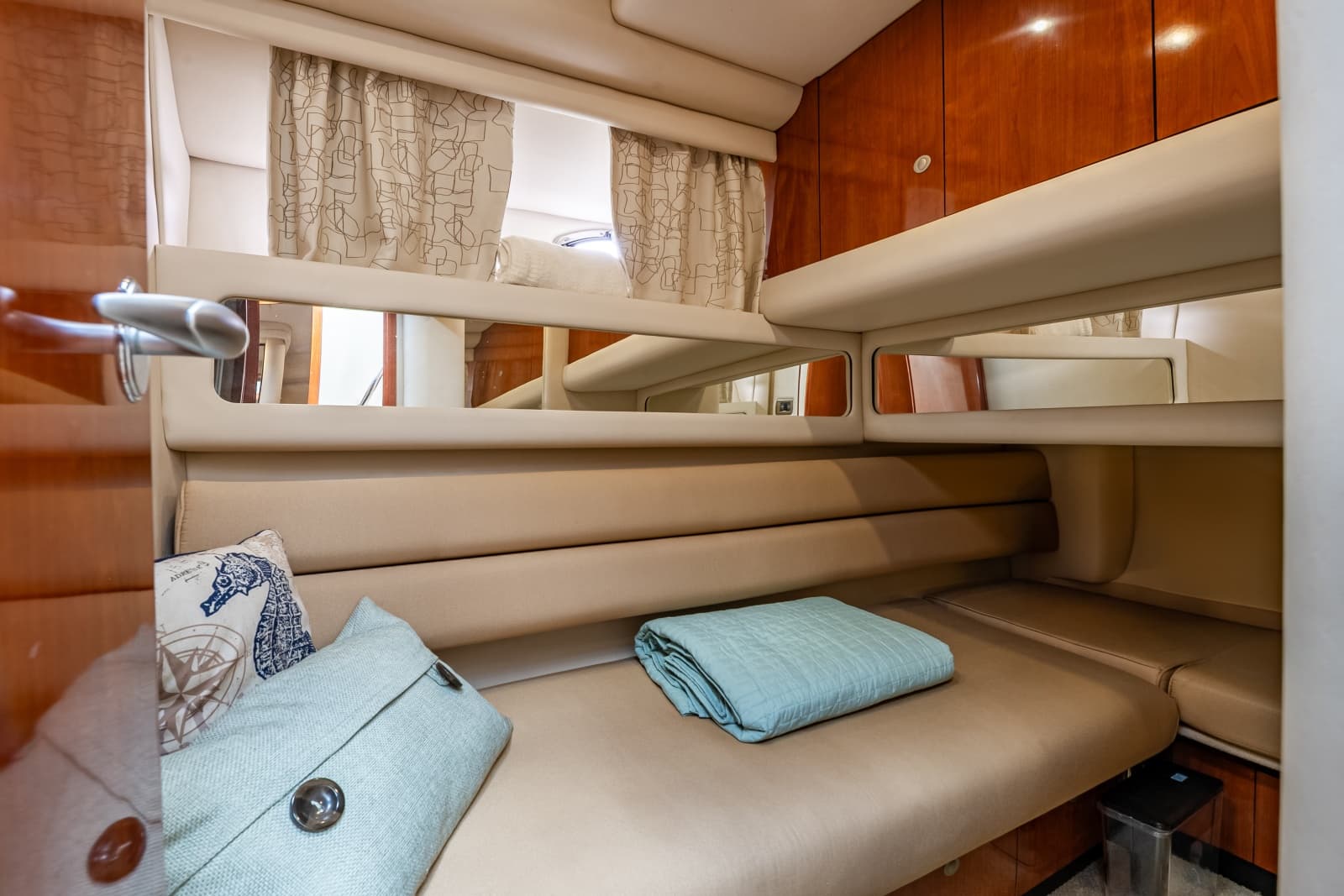 2004 Sea Ray 480 Sedan Bridge - Photo 31