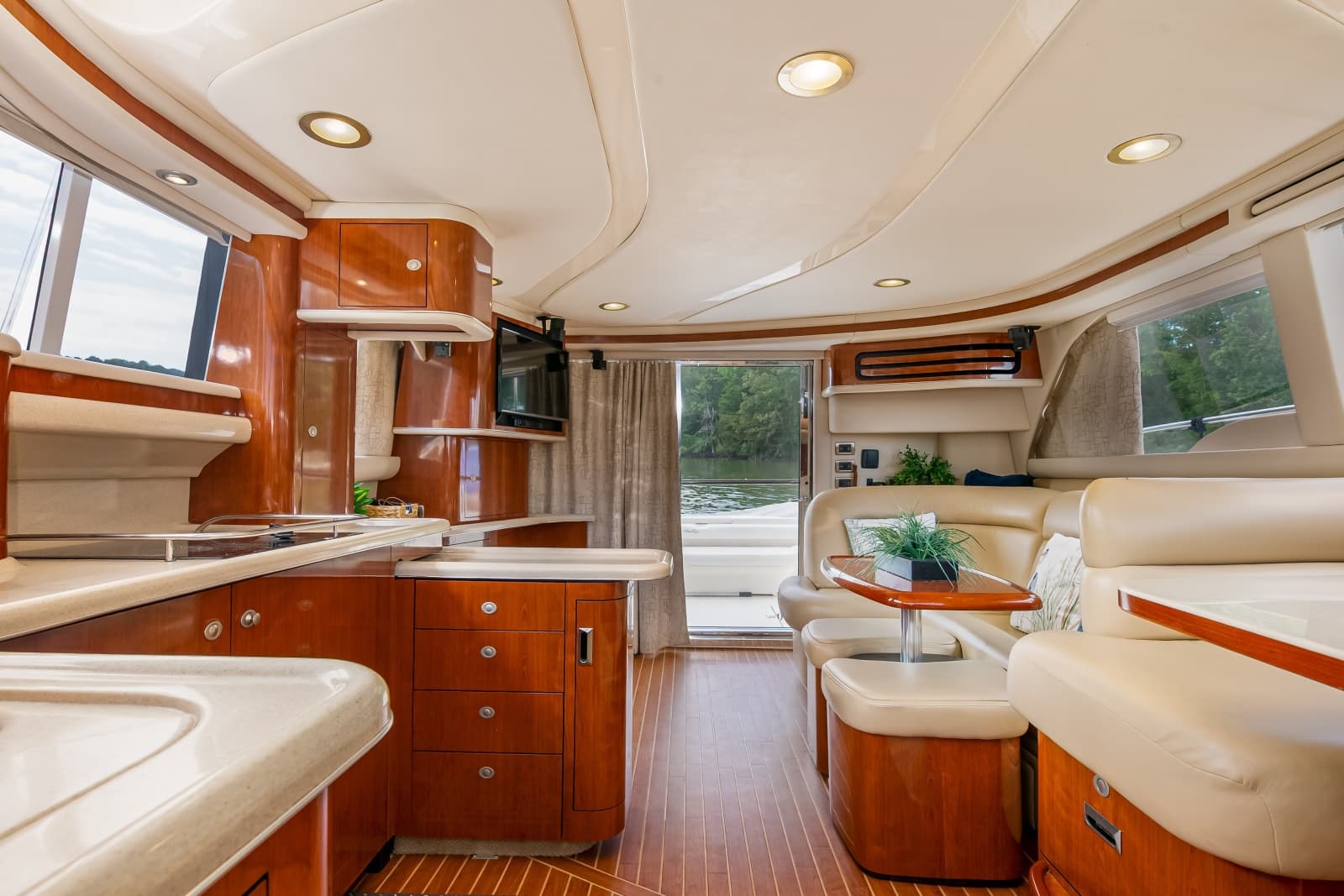 2004 Sea Ray 480 Sedan Bridge - Photo 30