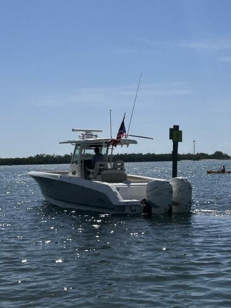 2017 33 Boston Whaler 330 Outrage Port Aft Profile (2)