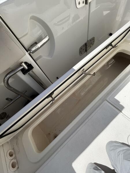 2017 33 Boston Whaler 330 Outrage In Deck Fish Boxes (2)