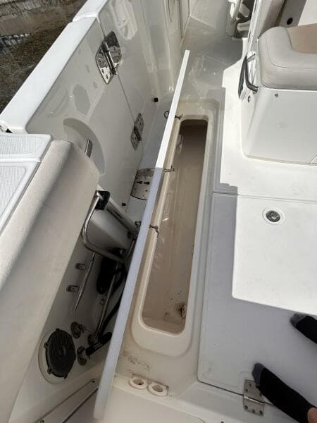 2017 33 Boston Whaler 330 Outrage In Deck Fish Boxes (1)