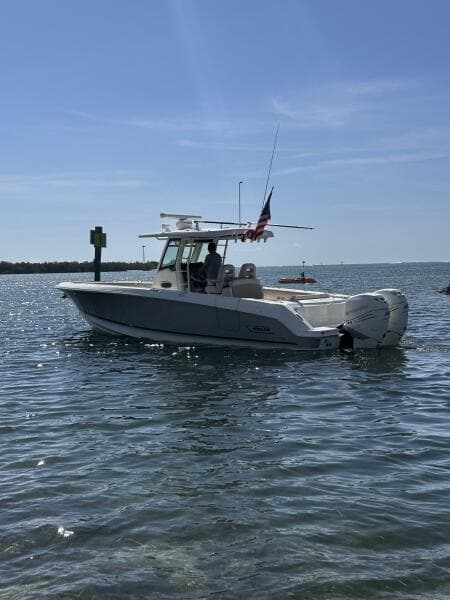 2017 33 Boston Whaler 330 Outrage Port Aft Profile (1)
