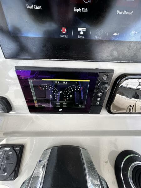 2017 33 Boston Whaler 330 Outrage Helm (4)