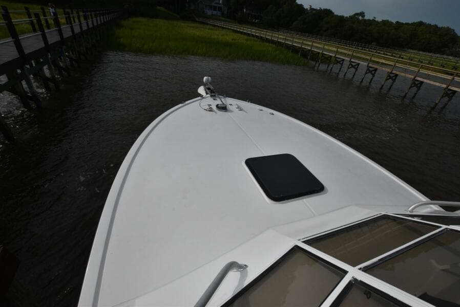 2001 Carolina Classic 28 Express Fisherman