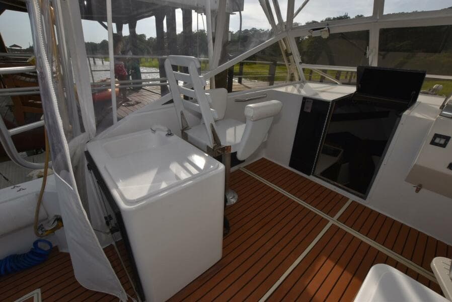 2001 Carolina Classic 28 Express Fisherman