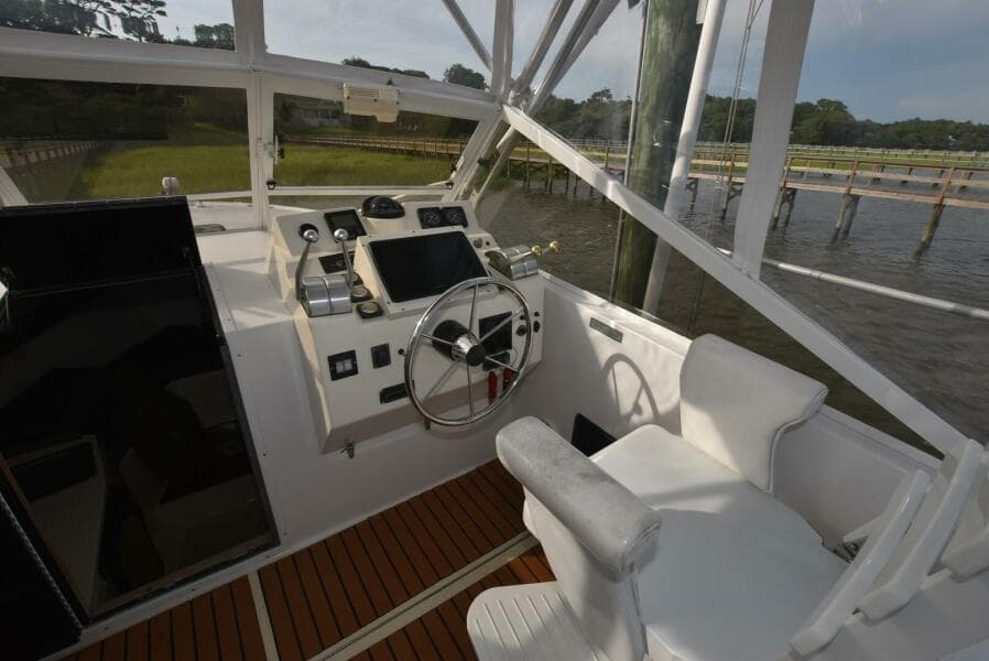 2001 Carolina Classic 28 Express Fisherman