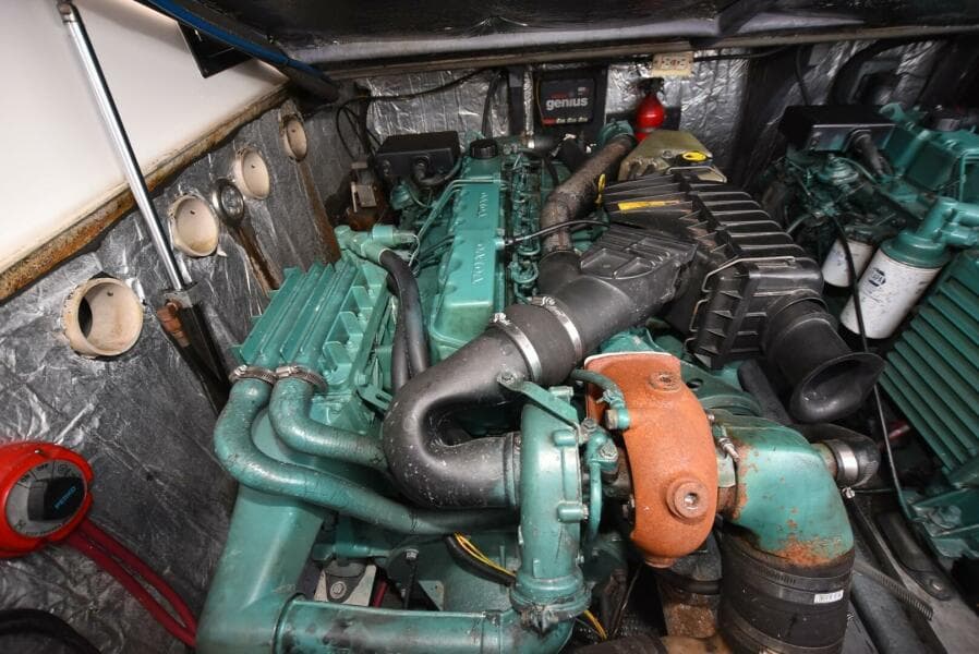 2001 Carolina Classic 28 Express Fisherman