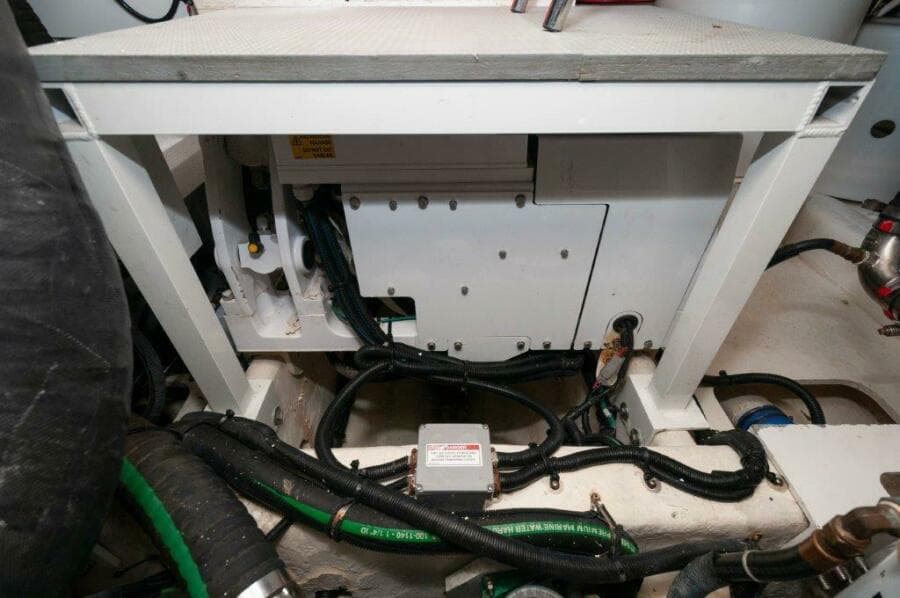 2018 Sea Ray L550 Flybridge- Seakeeper