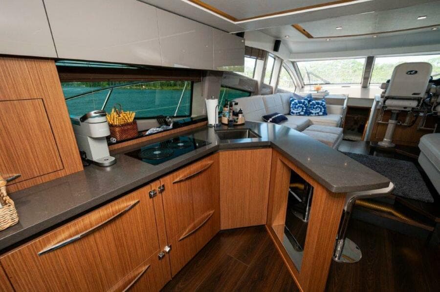 2018 Sea Ray L550 Flybridge-Galley 3