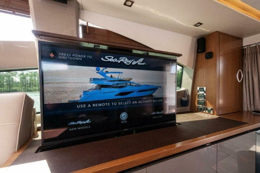 2018 Sea Ray L550 Flybridge-Salon 5