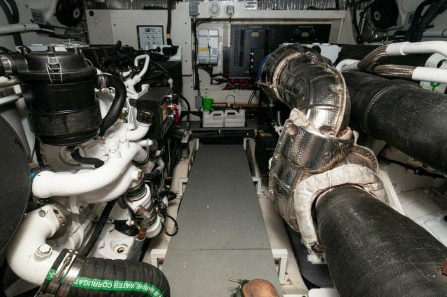 2018 Sea Ray L550 Flybridge-Engine Room