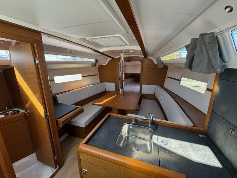 2020 Jeanneau Sun Odyssey 349