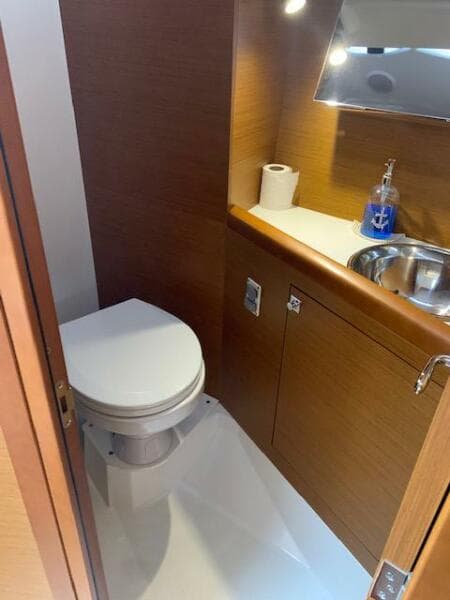 2019 Jeanneau Sun Odyssey 349