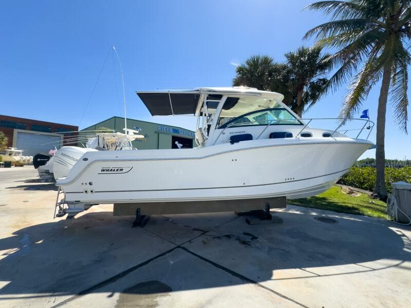 2018 Boston Whaler 315 Conquest