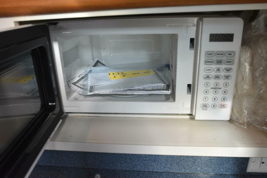 2005 Pursuit 3070 Offshore Express