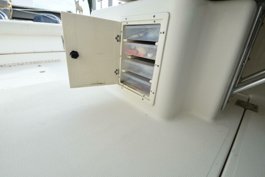 2005 Pursuit 3070 Offshore Express