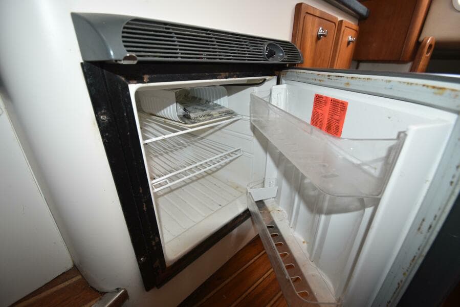 2005 Pursuit 3070 Offshore Express