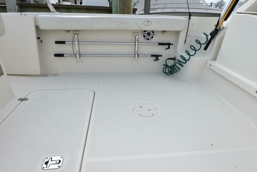 2005 Pursuit 3070 Offshore Express