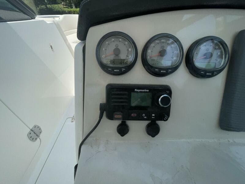 2016 Boston Whaler 270 Vantage