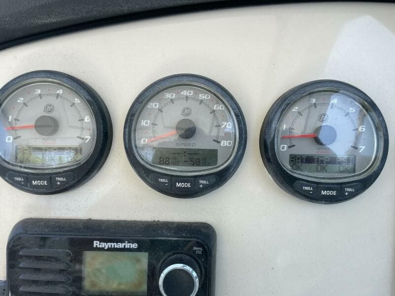 2016 Boston Whaler 270 Vantage